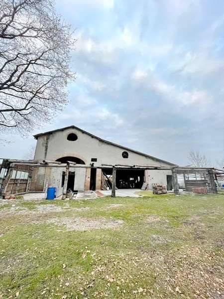 casa indipendente in vendita a Modena in zona Centro Storico