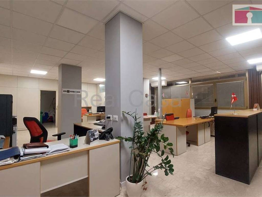 negozio in vendita a Modena in zona San Faustino