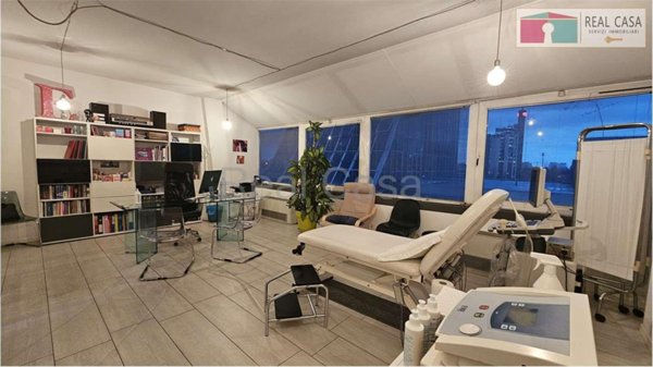 ufficio in vendita a Modena in zona San Faustino