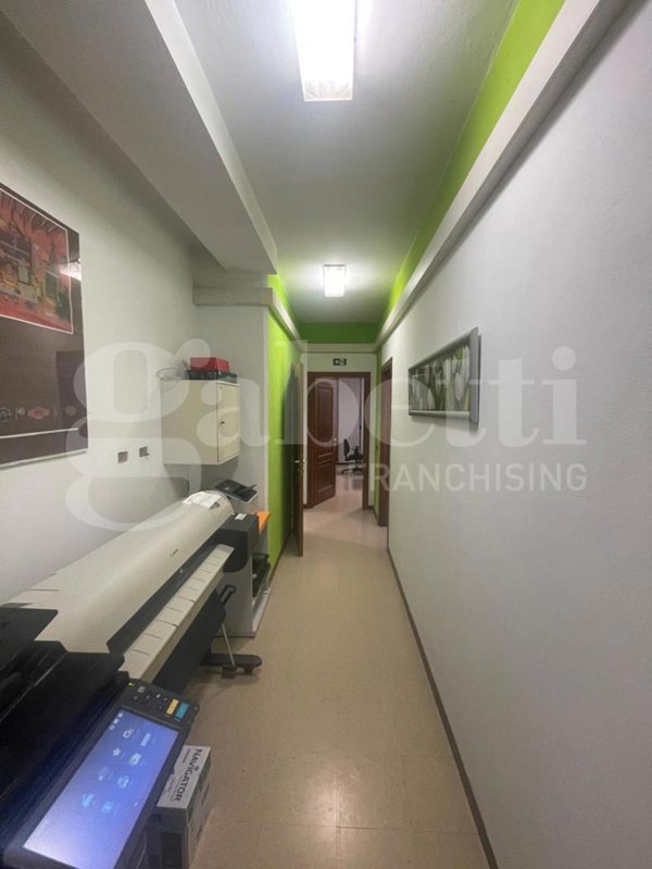 ufficio in vendita a Modena in zona Crocetta