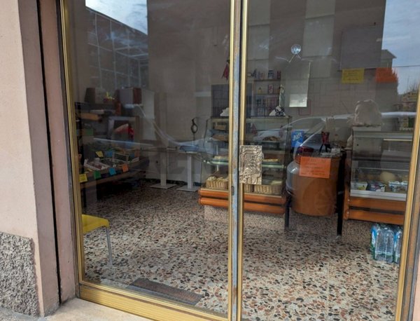 locale commerciale in vendita a Modena in zona Madonnina / Quattro Ville