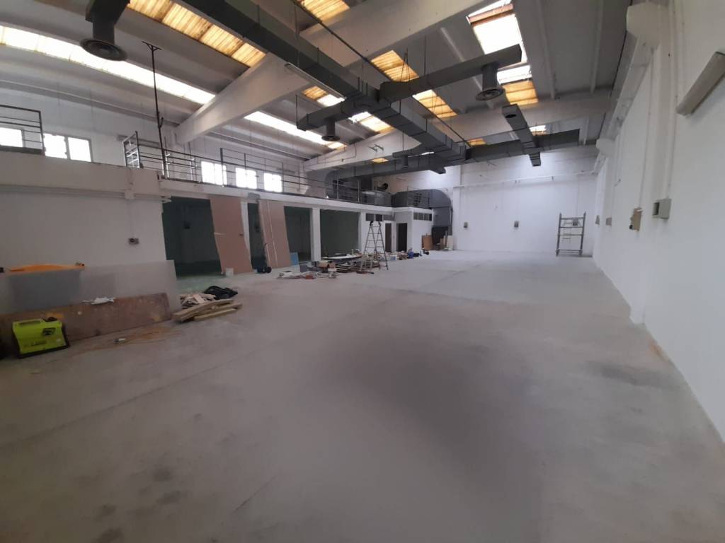 ufficio in vendita a Modena in zona Crocetta