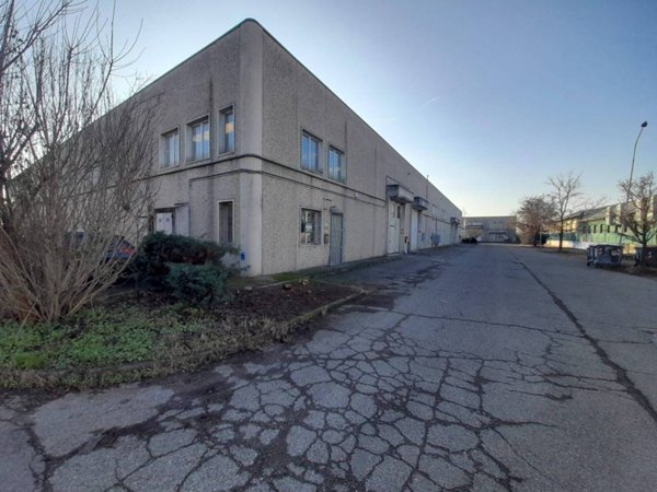 ufficio in vendita a Modena in zona Crocetta