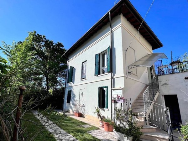 casa indipendente in vendita a Modena in zona Villanova