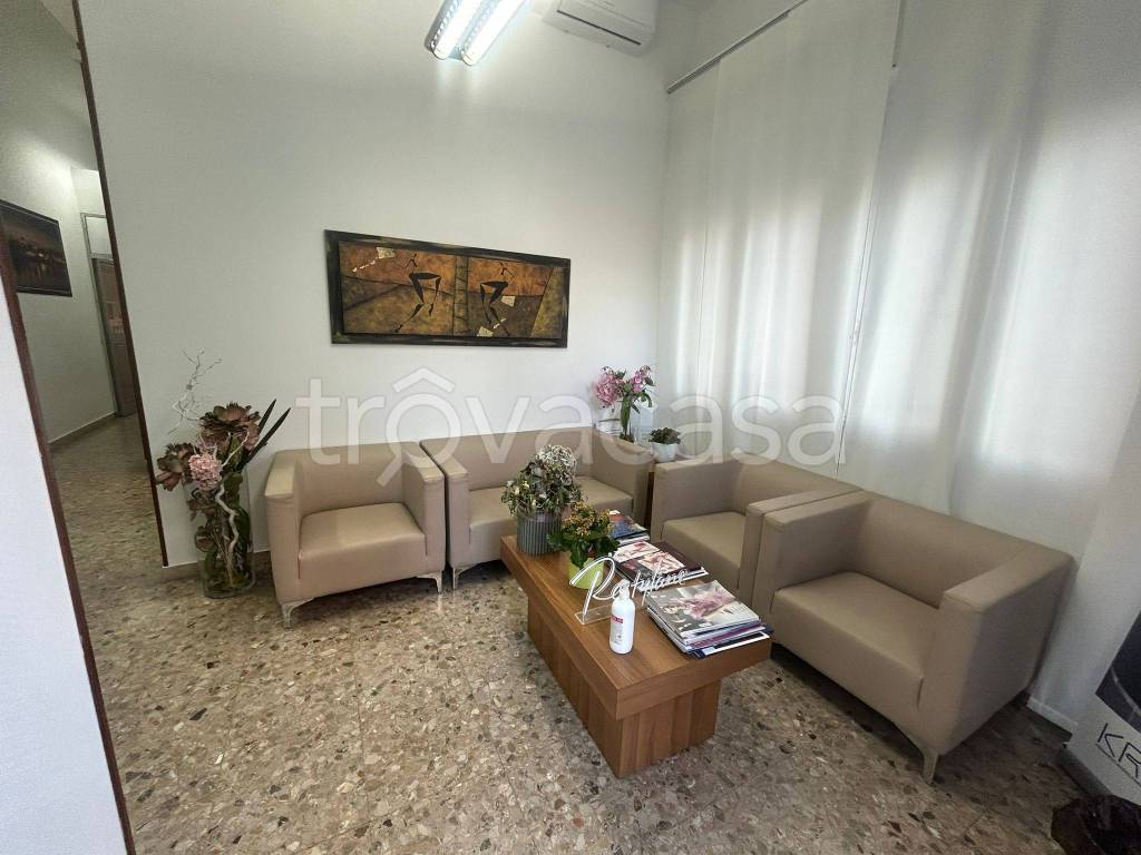 negozio in vendita a Modena in zona Centro Storico