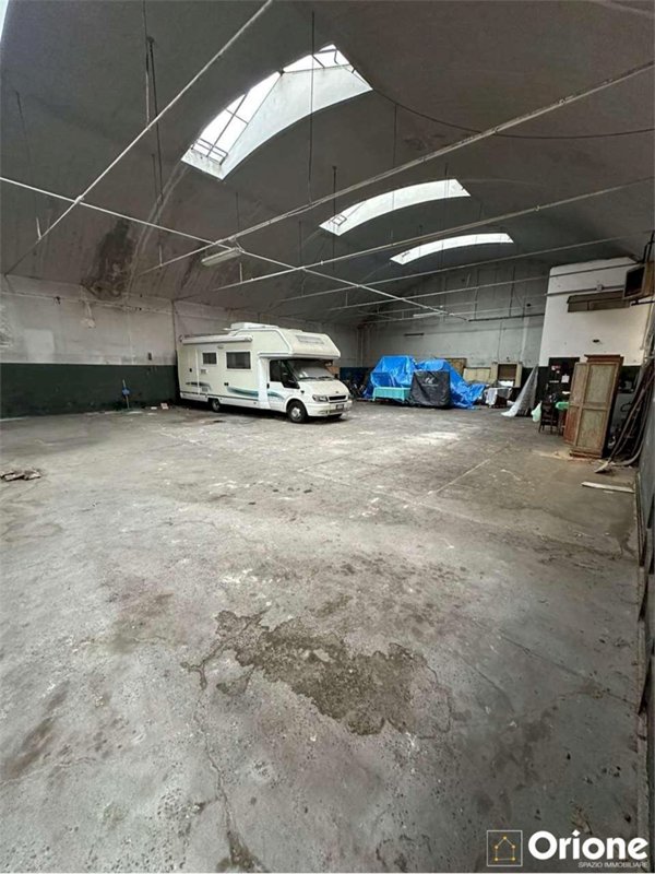 capannone in vendita a Modena in zona Centro Storico