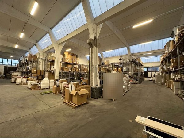 capannone in vendita a Modena in zona Crocetta