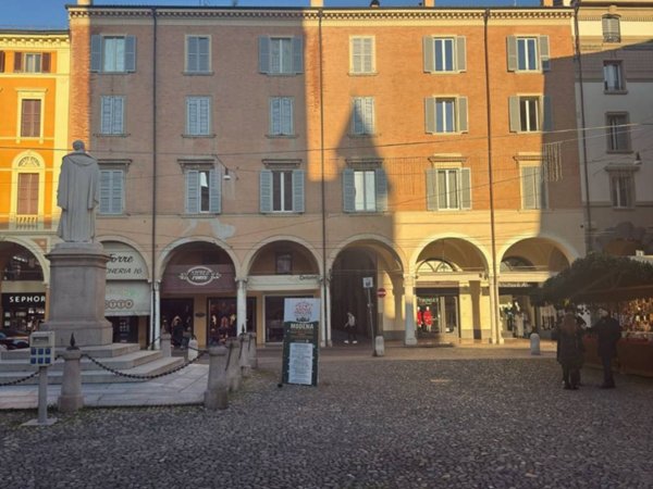 appartamento in vendita a Modena in zona Centro Storico