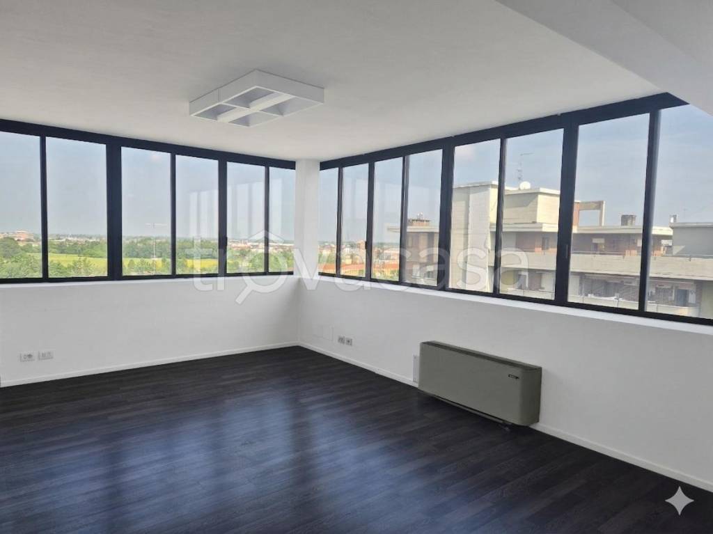 ufficio in vendita a Modena in zona San Faustino