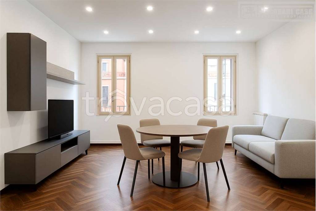 appartamento in vendita a Modena in zona Centro Storico