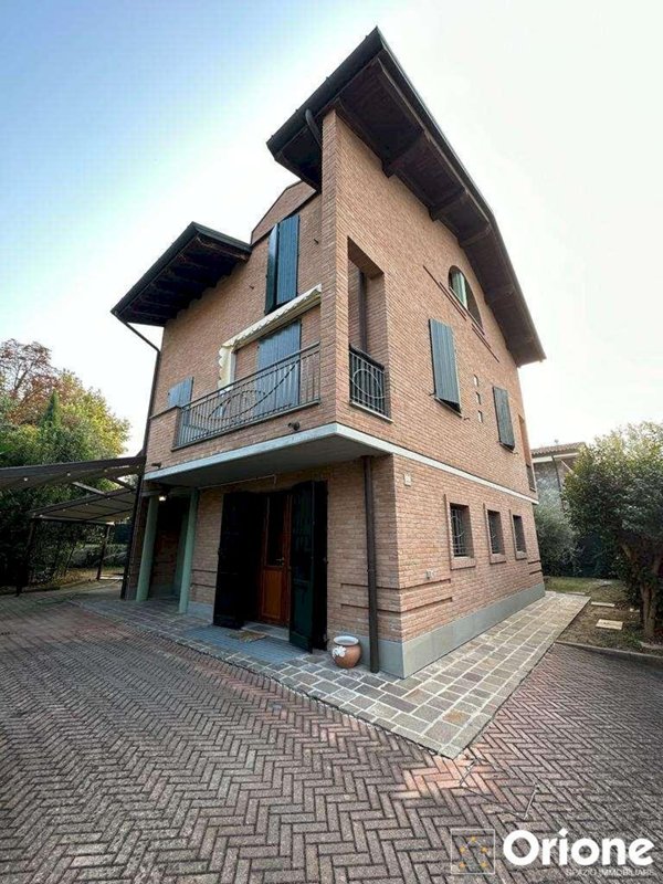 casa indipendente in vendita a Modena in zona San Faustino