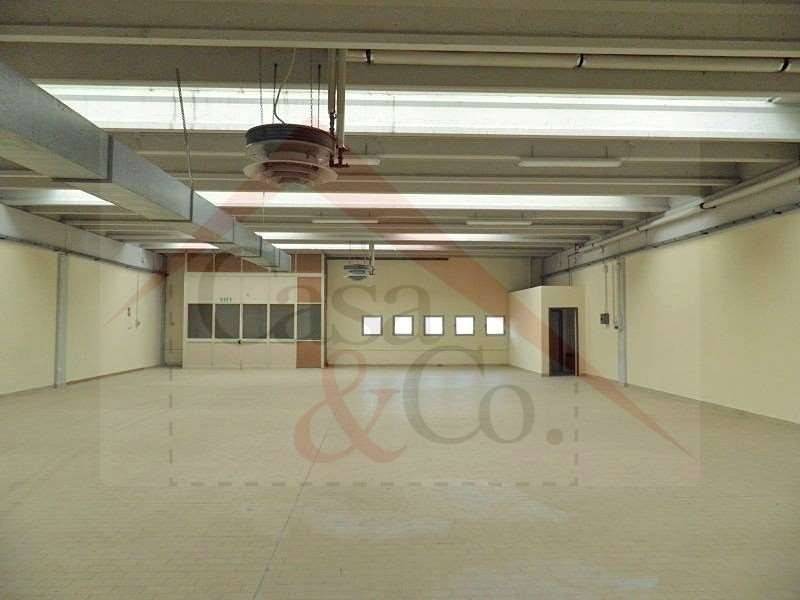 locale commerciale in vendita a Modena in zona Madonnina / Quattro Ville