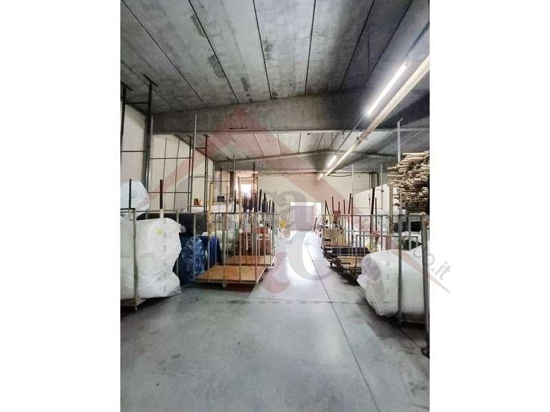 negozio in vendita a Modena