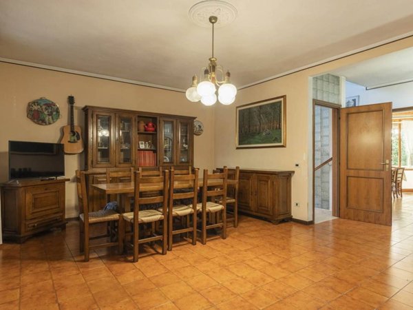 casa indipendente in vendita a Modena in zona Villanova