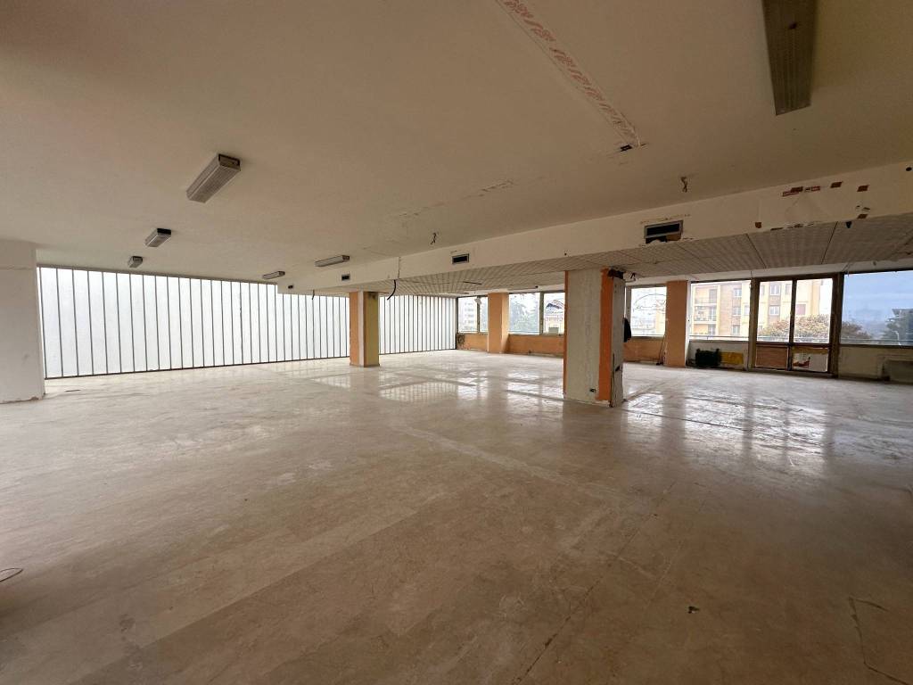 negozio in vendita a Modena in zona Cittanova