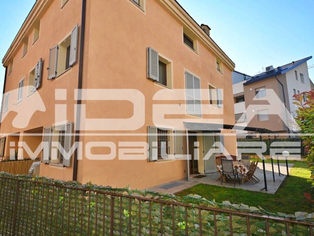 casa indipendente in vendita a Modena in zona Crocetta