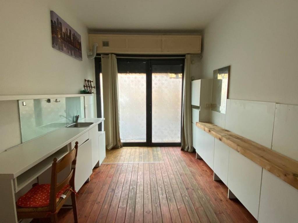 negozio in vendita a Modena in zona San Lazzaro / Modena Est