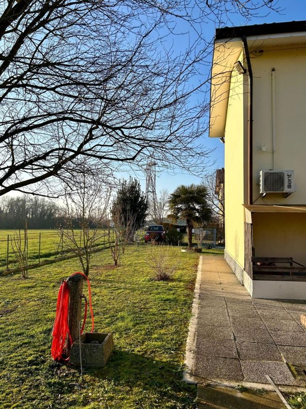 casa indipendente in vendita a Modena in zona Crocetta