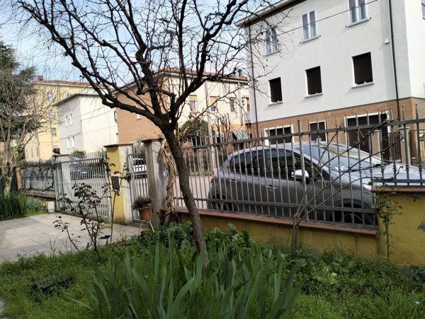 casa indipendente in vendita a Modena in zona Amendola
