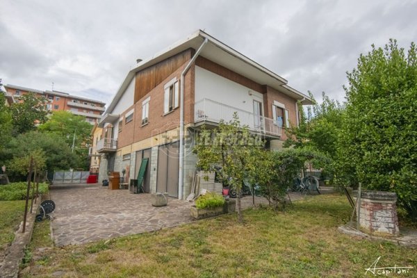 casa indipendente in vendita a Modena in zona Madonnina / Quattro Ville