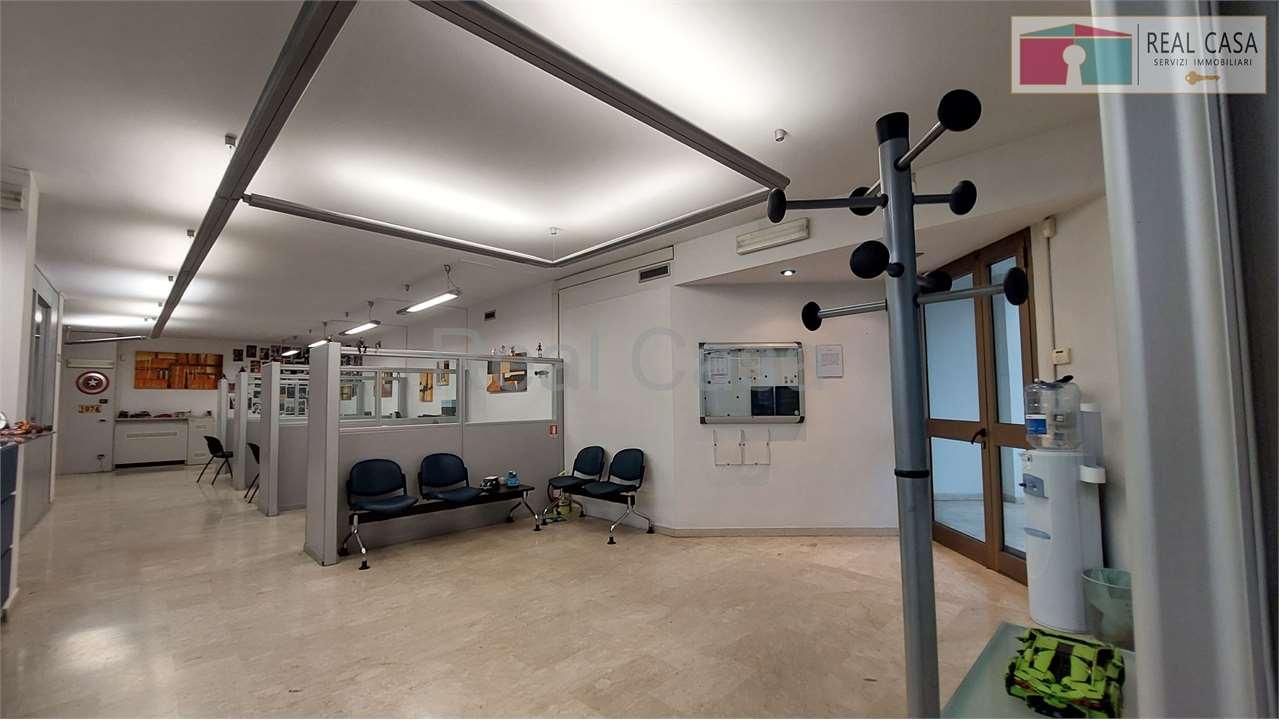 negozio in vendita a Modena in zona San Faustino