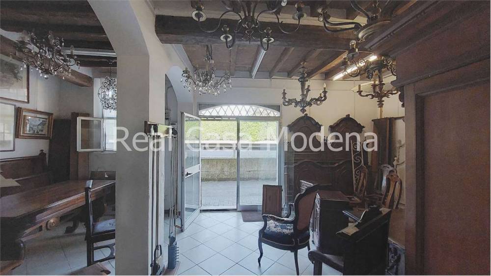 ufficio in vendita a Modena in zona San Faustino