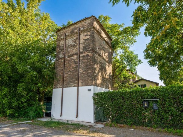 casa indipendente in vendita a Modena in zona Villanova