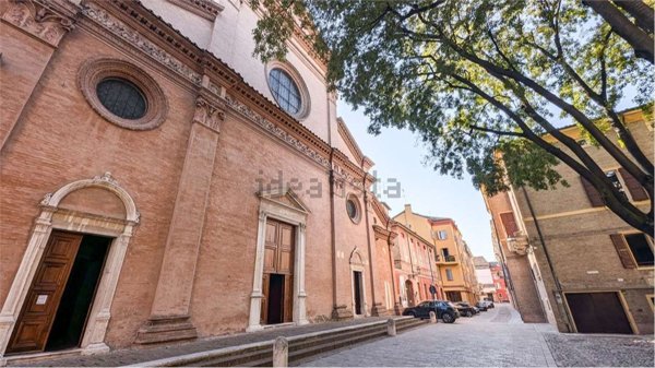 appartamento in vendita a Modena in zona Centro Storico