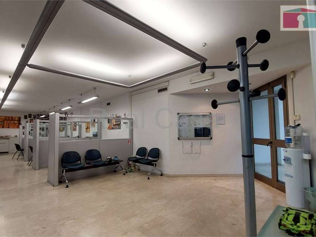 ufficio in vendita a Modena in zona Cittanova