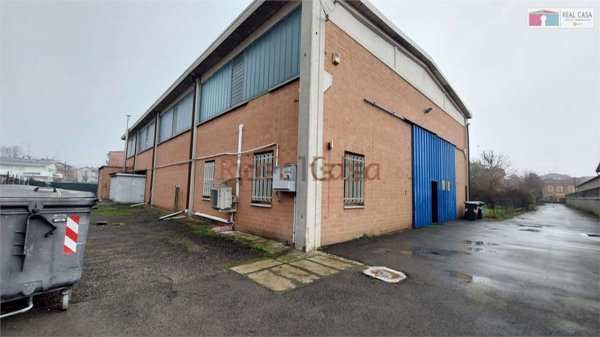 capannone in vendita a Modena in zona Madonnina / Quattro Ville