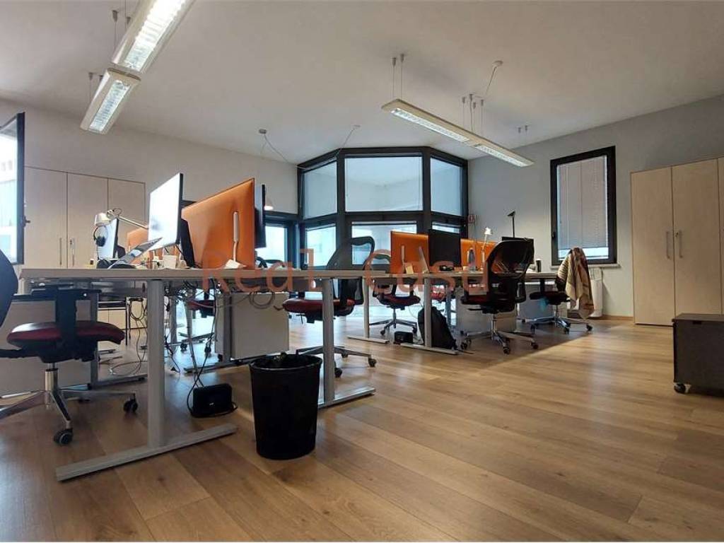 ufficio in vendita a Modena in zona Crocetta