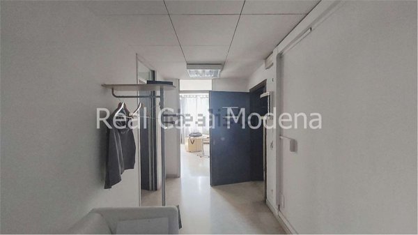 ufficio in vendita a Modena in zona San Faustino