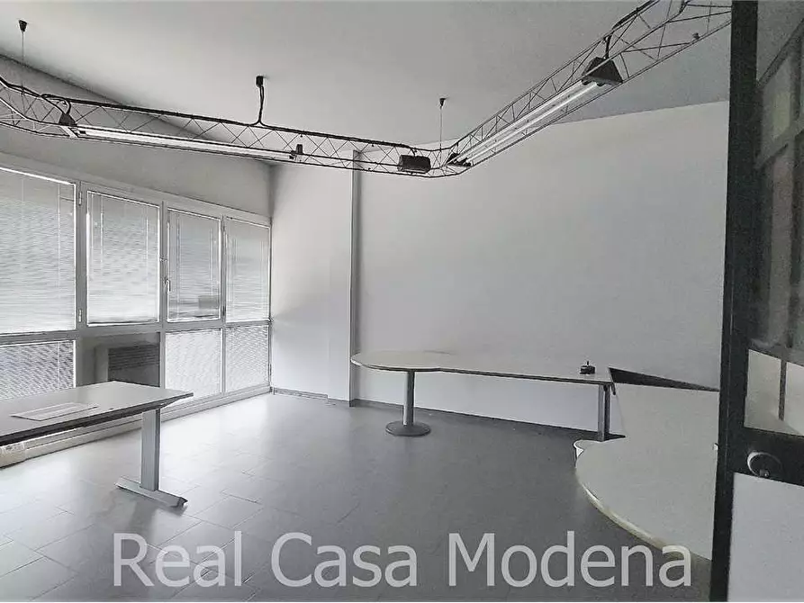 ufficio in vendita a Modena in zona Madonnina / Quattro Ville