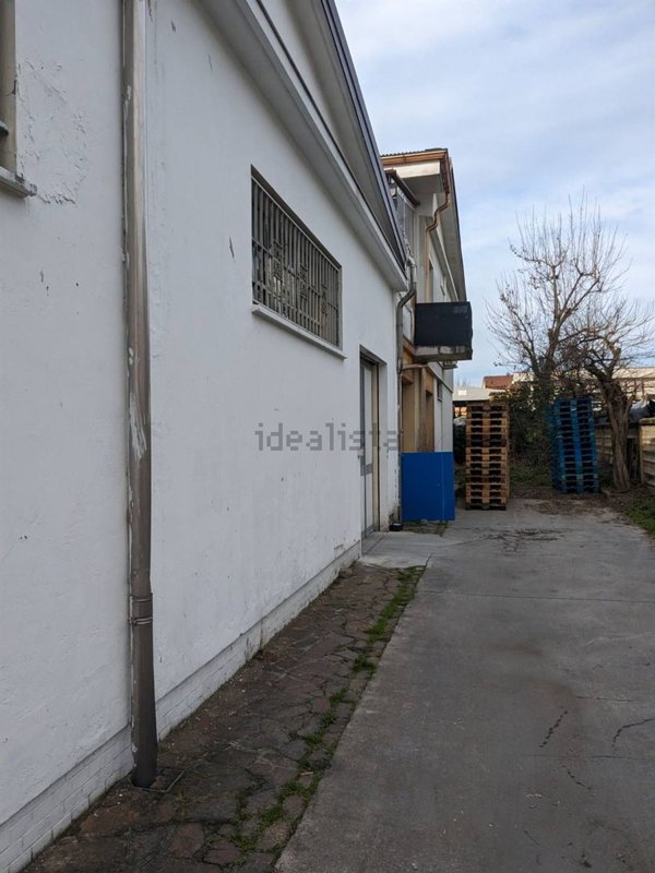 capannone in vendita a Modena