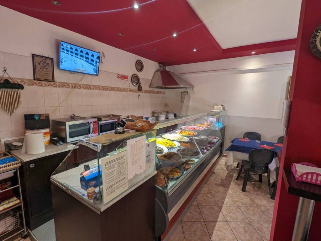 negozio in vendita a Modena in zona Centro Storico