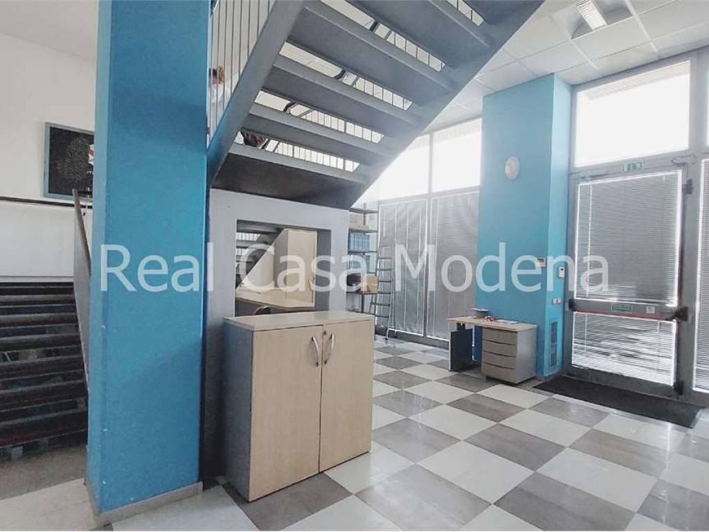 locale commerciale in vendita a Modena in zona San Lazzaro / Modena Est