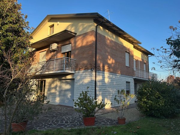 casa indipendente in vendita a Modena in zona San Damaso