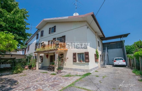 casa indipendente in vendita a Modena