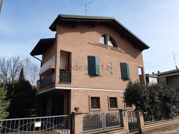 casa indipendente in vendita a Modena