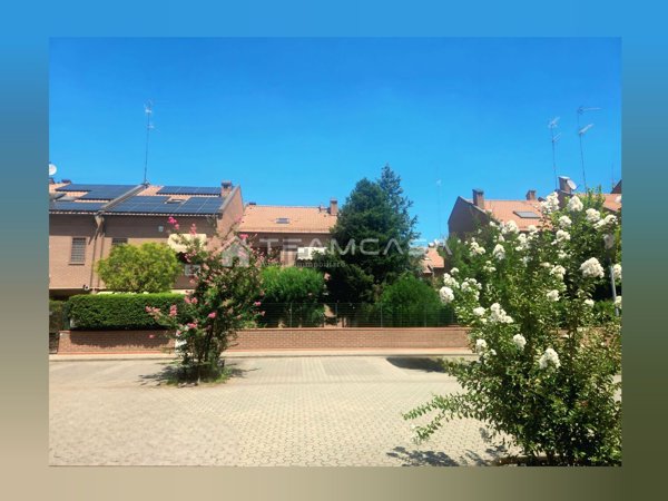 casa indipendente in vendita a Modena in zona Crocetta