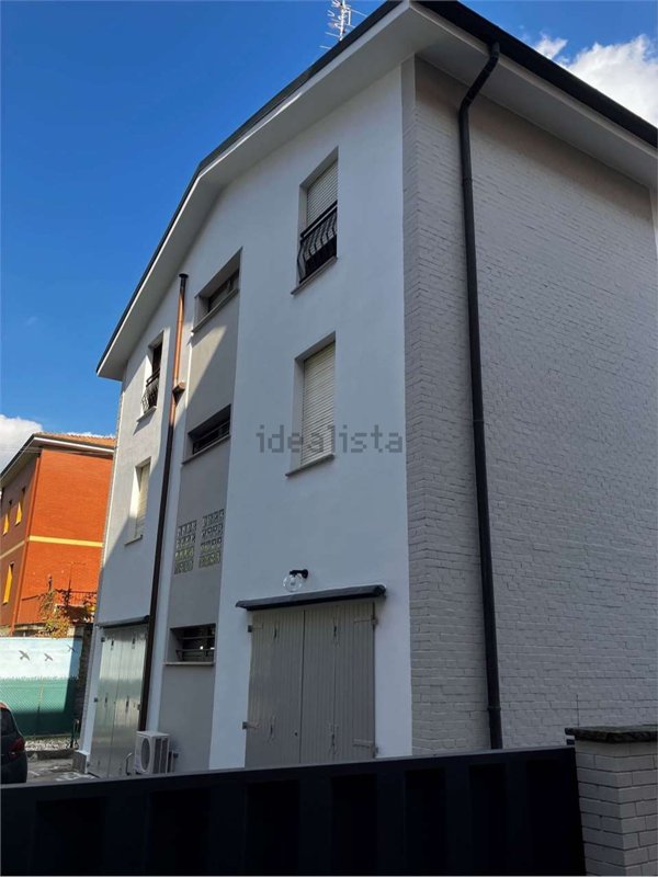 casa indipendente in vendita a Modena in zona Amendola