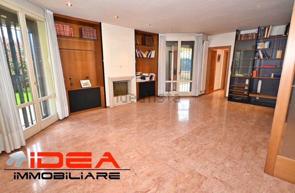 casa indipendente in vendita a Modena in zona San Faustino