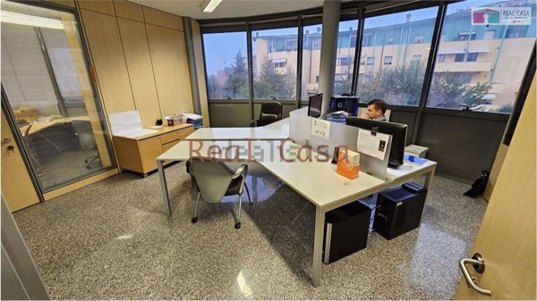 ufficio in vendita a Modena in zona San Faustino