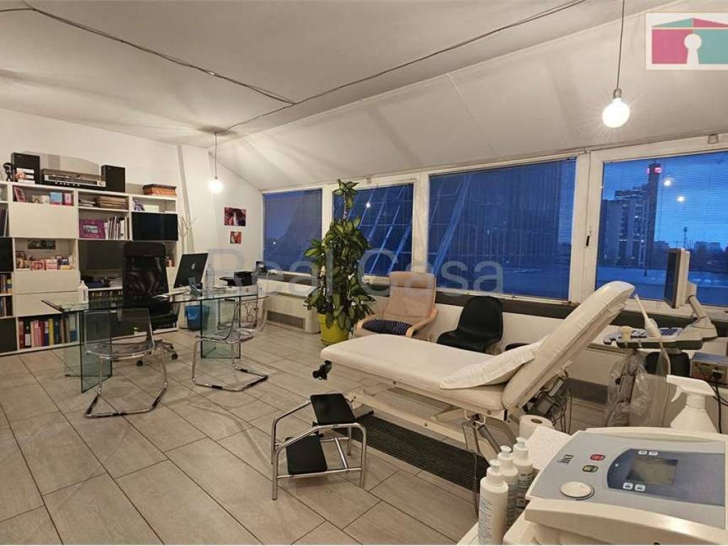 ufficio in vendita a Modena in zona San Faustino