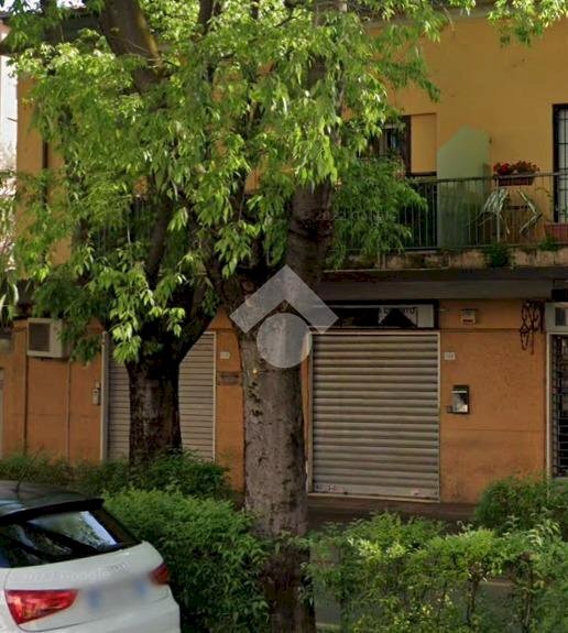 locale commerciale in vendita a Modena in zona San Cataldo