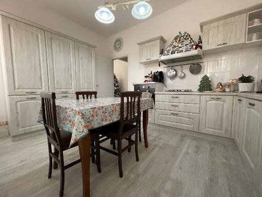 appartamento in vendita a Modena in zona Centro Storico