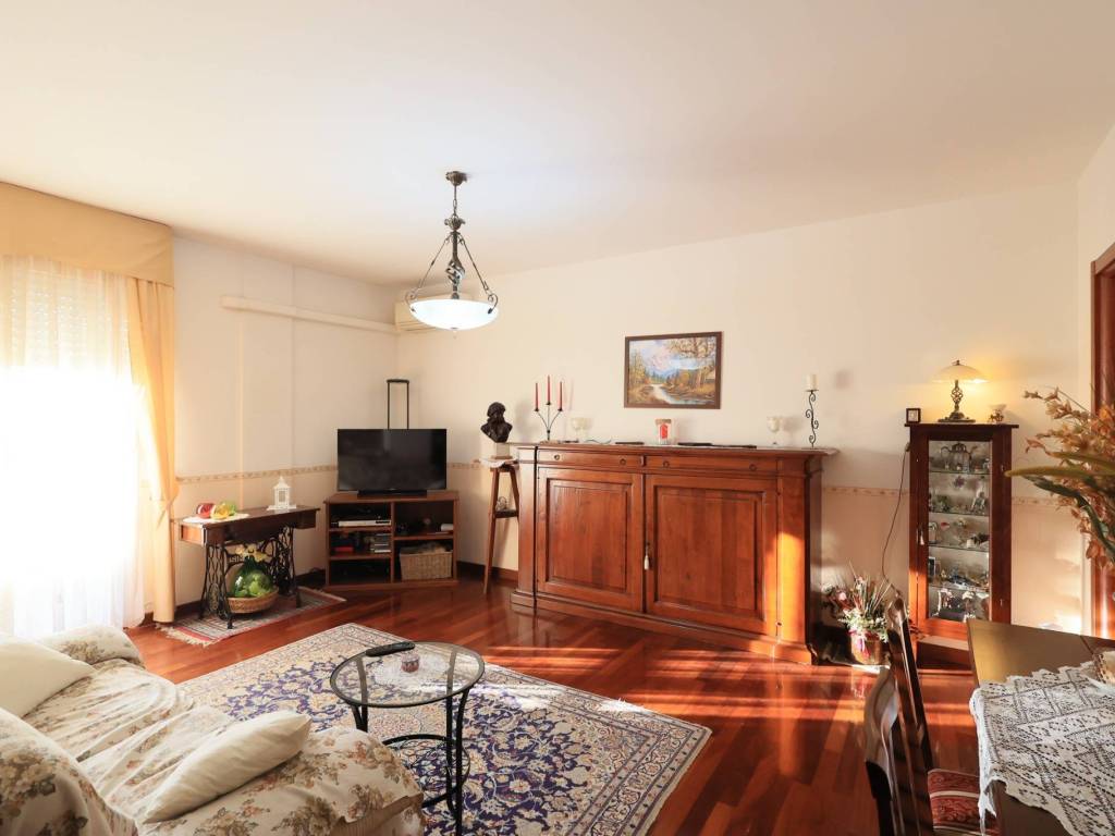 appartamento in vendita a Modena in zona San Lazzaro / Modena Est