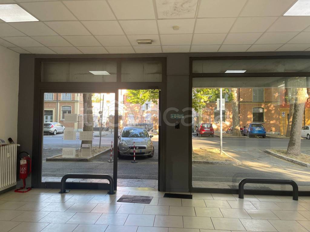 negozio in vendita a Modena in zona Centro Storico