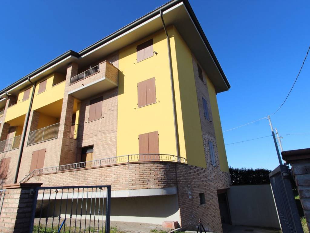 casa indipendente in vendita a Modena in zona Ganaceto