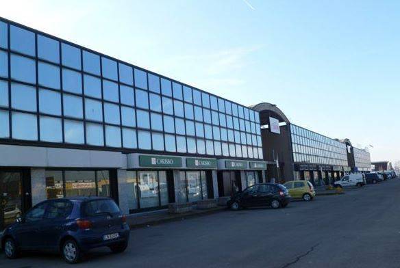 negozio in vendita a Modena in zona Madonnina / Quattro Ville